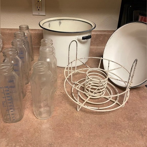 Antique / Vintage milk bottle carrier & bottles - Picture 1 of 12